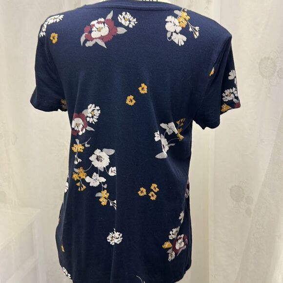 Navy blue with floral print, short sleeve T-shirt from the gap size medium - Picture 4 of 5